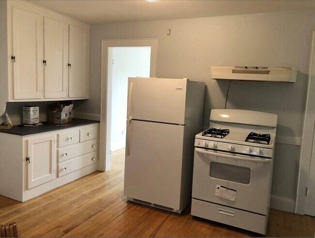 114 E Squantum St, Unit 2L in Quincy, MA - Building Photo - Building Photo