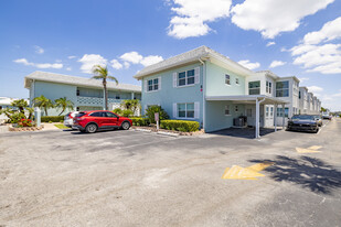 Imperial House Condominiums in Bradenton Beach, FL - Building Photo