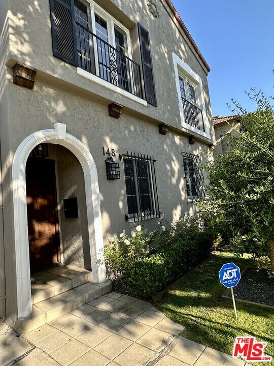 148 S Orange Dr in Los Angeles, CA - Building Photo