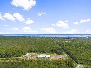 725 J D Miller Rd in Santa Rosa Beach, FL - Foto de edificio - Building Photo