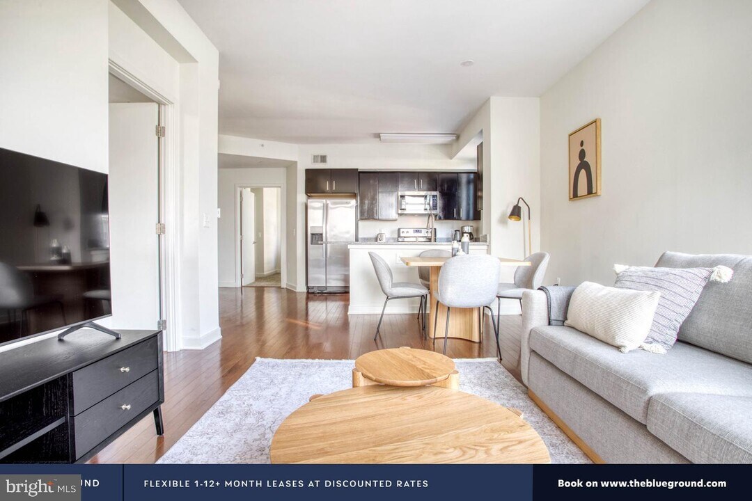 4918 St Elmo Ave-Unit -404 in Bethesda, MD - Building Photo