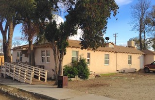 560 12th St in San Miguel, CA - Foto de edificio - Building Photo