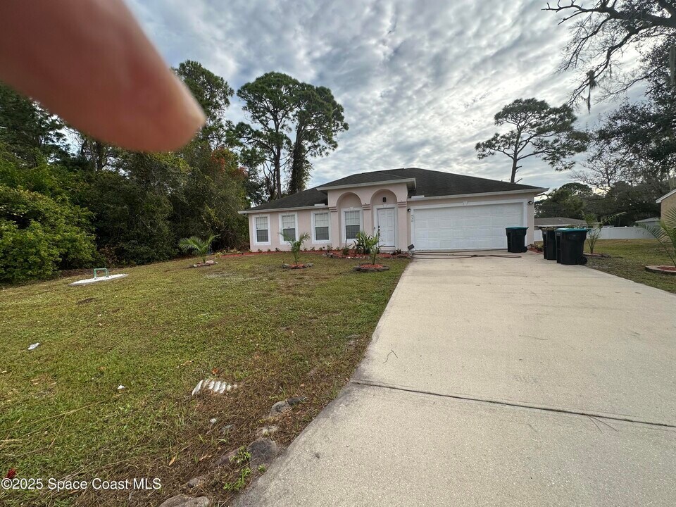 930 Sable Cir SE in Palm Bay, FL - Building Photo