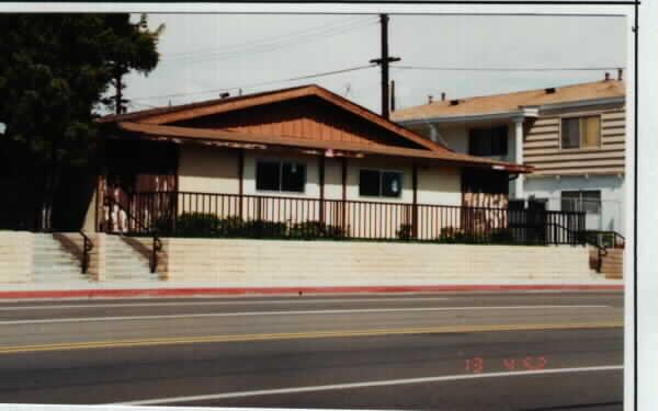 7851 Slater Ave in Huntington Beach, CA - Building Photo - Building Photo