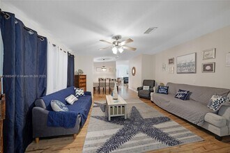 945 Plantation Rd in Key Largo, FL - Foto de edificio - Building Photo