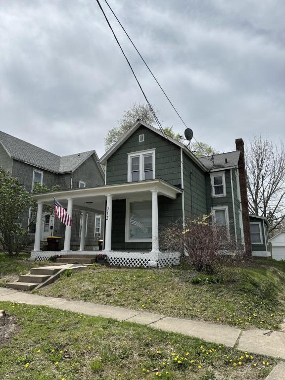property at 912 S Walnut Ave