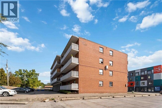 269 Parkdale Ave N in Hamilton, ON - Building Photo - Building Photo