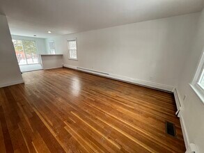 36 Hill Rd, Unit 1 in Belmont, MA - Building Photo - Building Photo