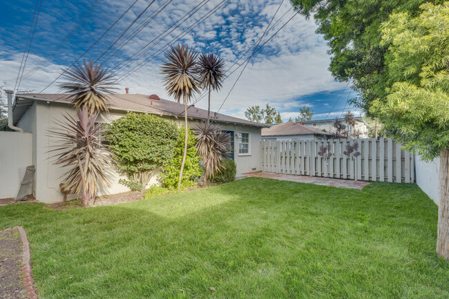 Culver Bungalows in Culver City, CA - Foto de edificio - Building Photo