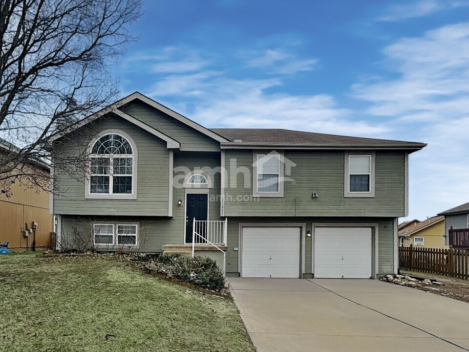 11202 N Lewis Ave in Kansas City, MO - Foto de edificio