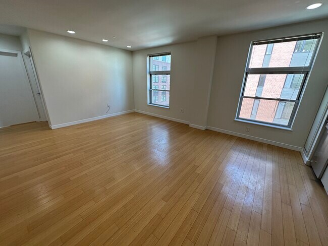 591 Albany St, Unit 7