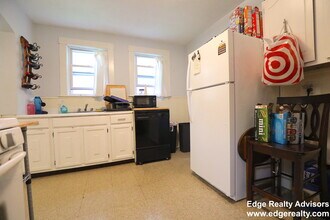 114 Nonantum St, Unit 1 in Boston, MA - Foto de edificio - Building Photo