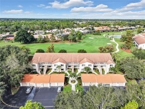 725 Saratoga Cir in Naples, FL - Foto de edificio - Building Photo