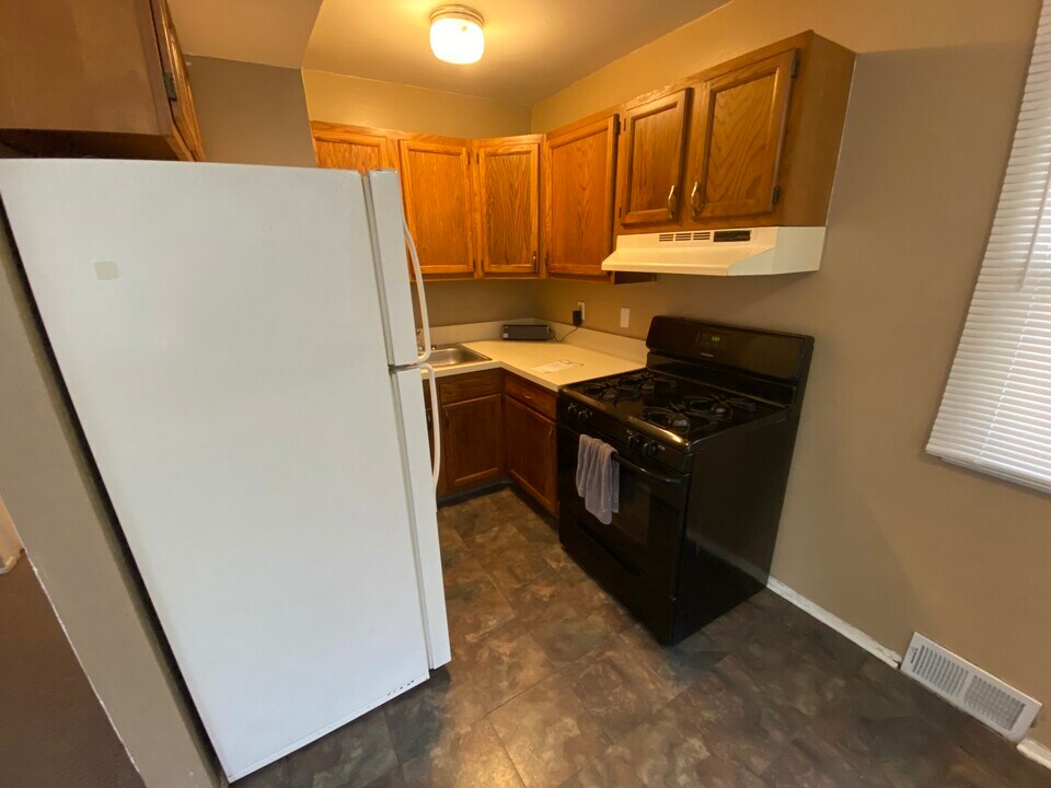 2260 Stieber Ave in Westland, MI - Building Photo