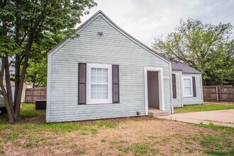 2421 25th St in Lubbock, TX - Building Photo - Building Photo