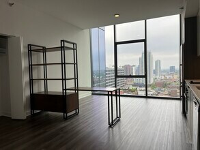 222 W Hubbard St, Unit 1101 in Chicago, IL - Building Photo - Building Photo