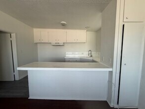 8217 S Western Ave, Unit 3 in Los Angeles, CA - Building Photo - Building Photo