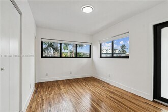 8010 Crespi Blvd in Miami Beach, FL - Building Photo - Building Photo