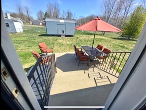 309 Oakland Dr in Dickson, TN - Foto de edificio - Building Photo