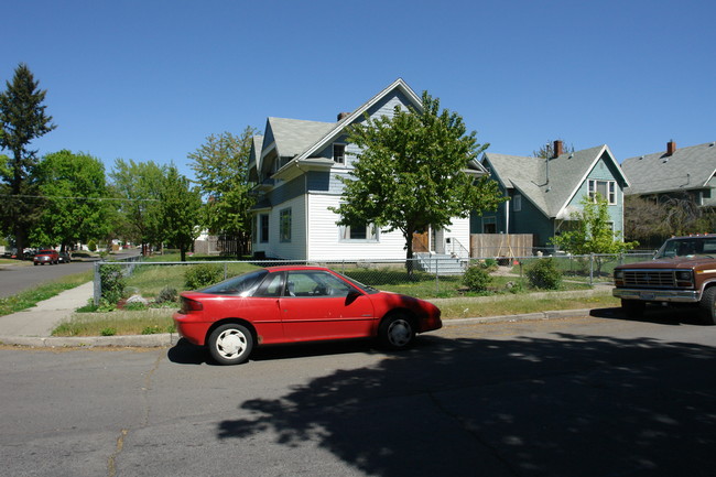 1128 W Augusta Ave in Spokane, WA - Foto de edificio - Building Photo