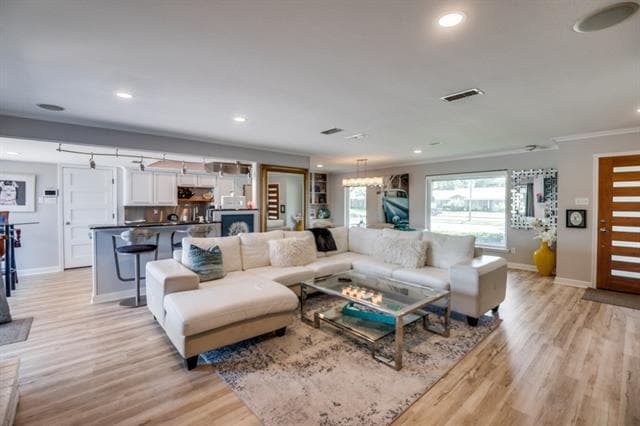 3211 Brookhaven Club Dr in Farmers Branch, TX - Building Photo - Building Photo
