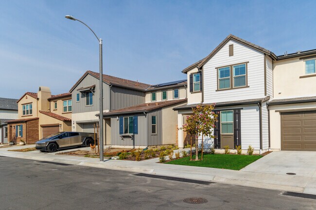 Gisler Residential in Huntington Beach, CA - Foto de edificio - Building Photo