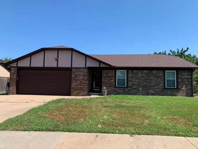 property at 11805 East 82nd St N