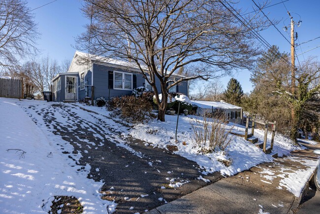 512 Rockland Ave in Charlottesville, VA - Foto de edificio - Building Photo