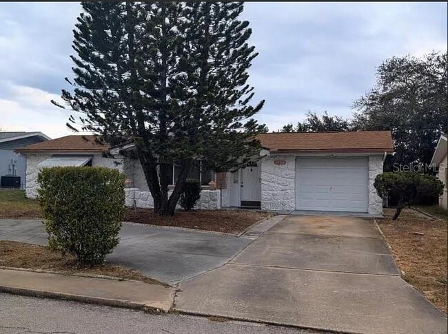 7608 Camelot Rd in Port Richey, FL - Building Photo - Building Photo