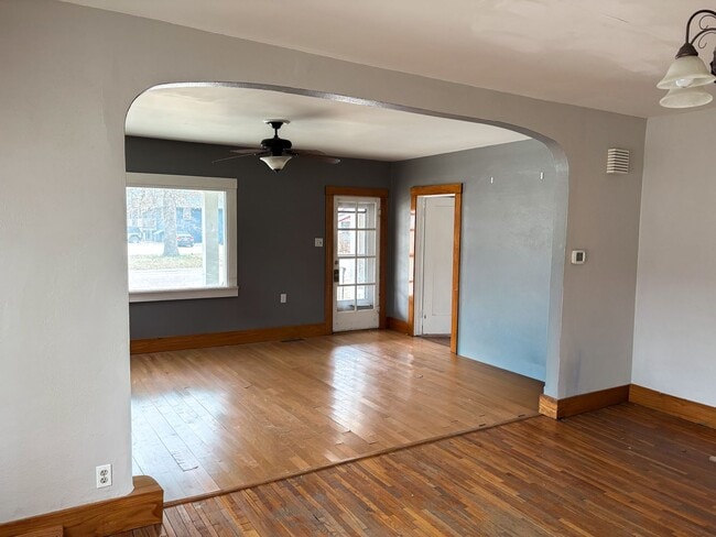 property at 621 N Juliette Ave