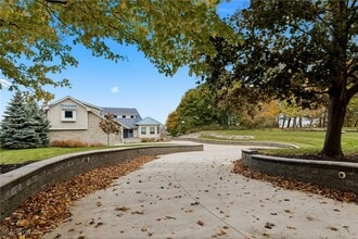 28838 Lake Rd in Bay Village, OH - Building Photo - Building Photo