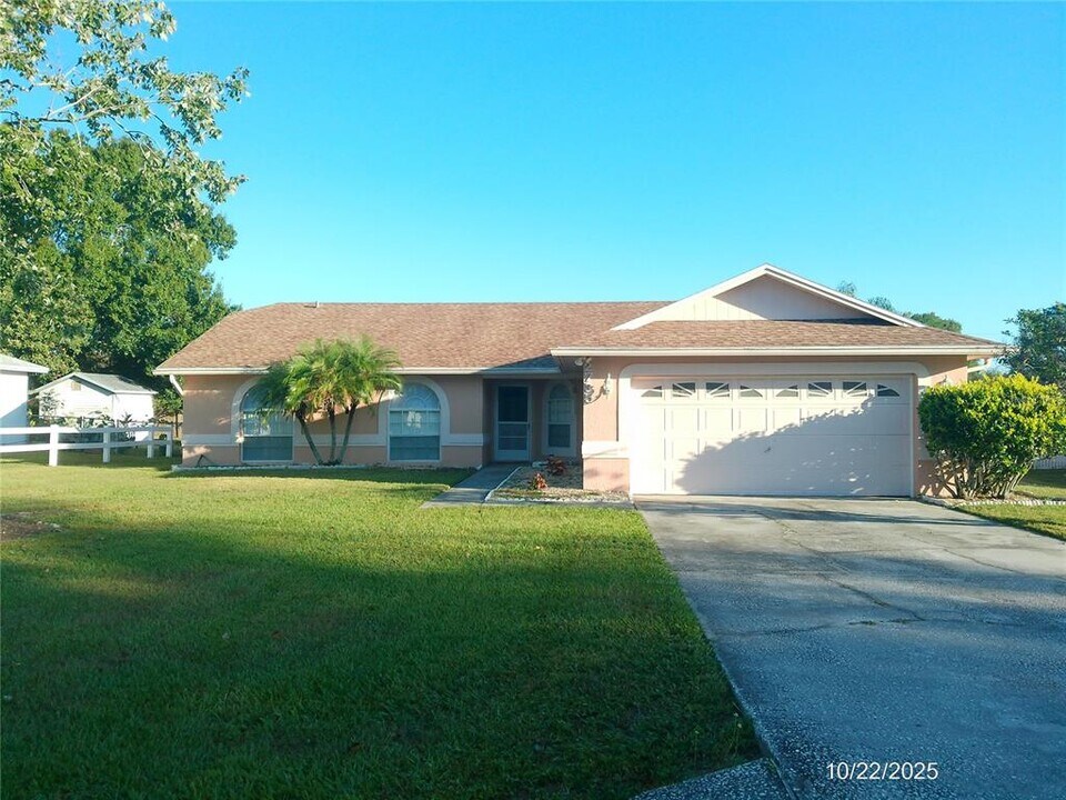2735 Jennifer Dr in Lakeland, FL - Building Photo