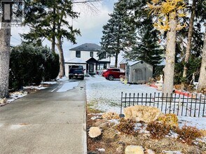 11360 Riverside Dr E in Windsor, ON - Building Photo - Building Photo