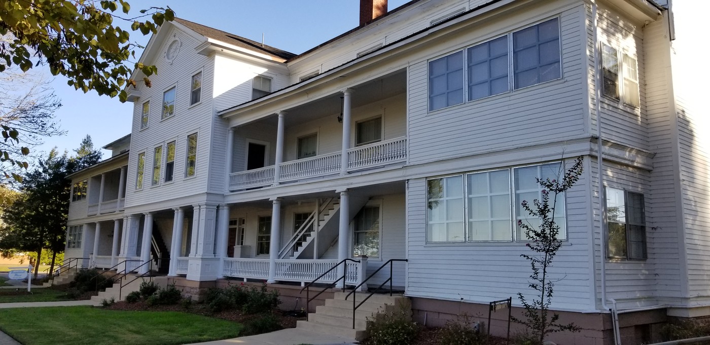 The Historic Barnhardt Place in Fort Oglethorpe, GA - Building Photo