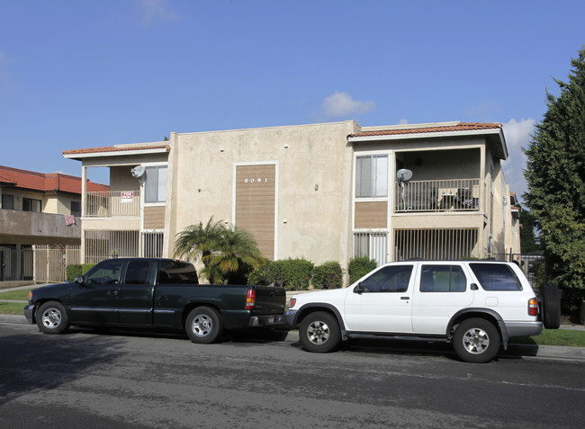 8091 8th St in Buena Park, CA - Foto de edificio - Building Photo