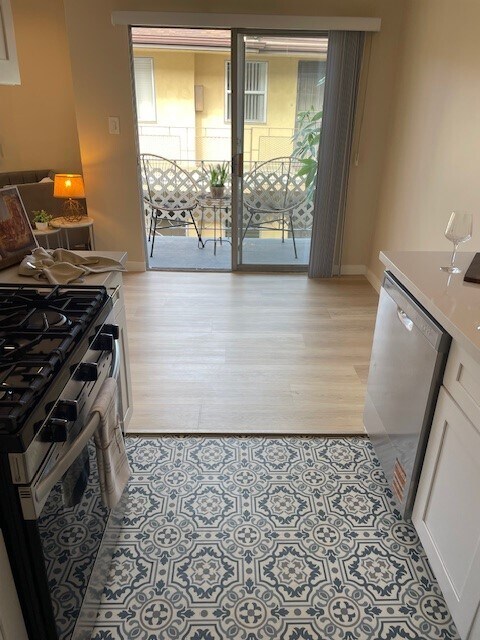 Monroe Manor in Santa Monica, CA - Building Photo - Building Photo