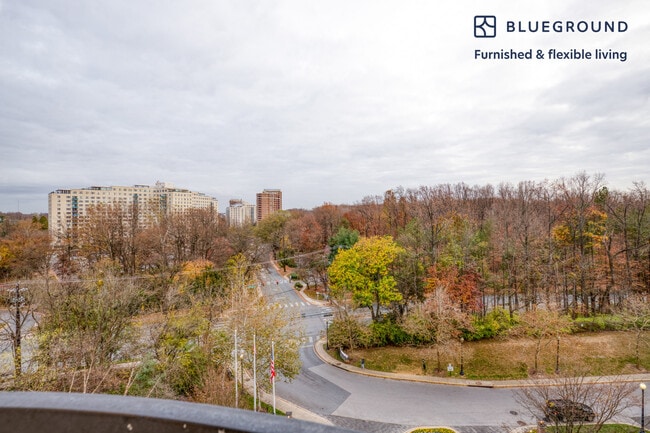 5405 Tuckerman Ln-Unit -FL8-ID606 in Rockville, MD - Foto de edificio - Building Photo