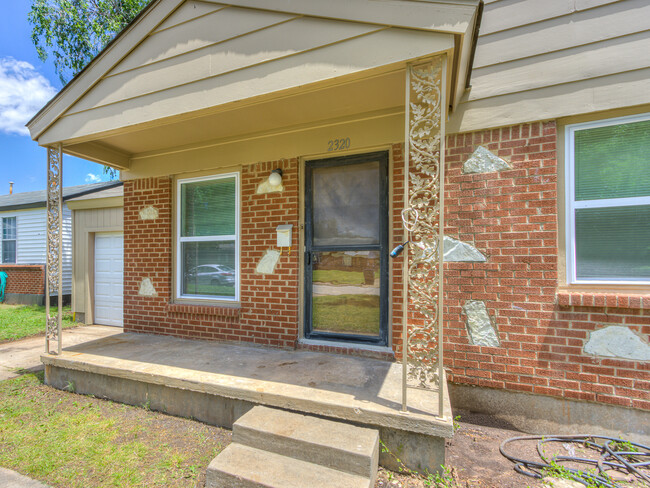 2320 Trosper Pl in Del City, OK - Building Photo - Building Photo