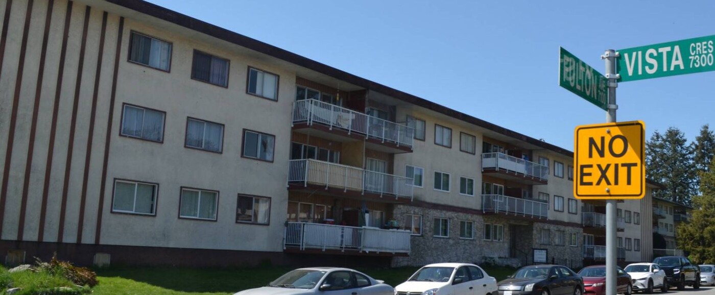 Royal Crest Apartments in Burnaby, BC - Building Photo