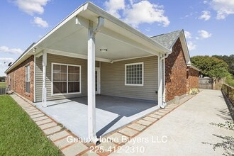 508 S Daphne Dr in Gonzales, LA - Foto de edificio - Building Photo