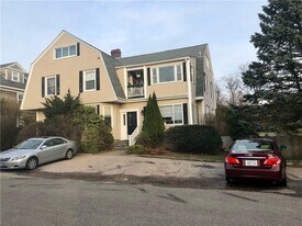 31 Bayside Ave in Newport, RI - Building Photo