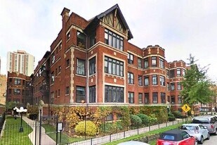 6105 N Winthrop Ave in Chicago, IL - Building Photo