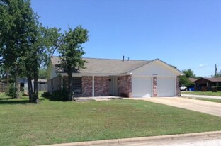 3900 Windwood Cir in Bryan, TX - Building Photo