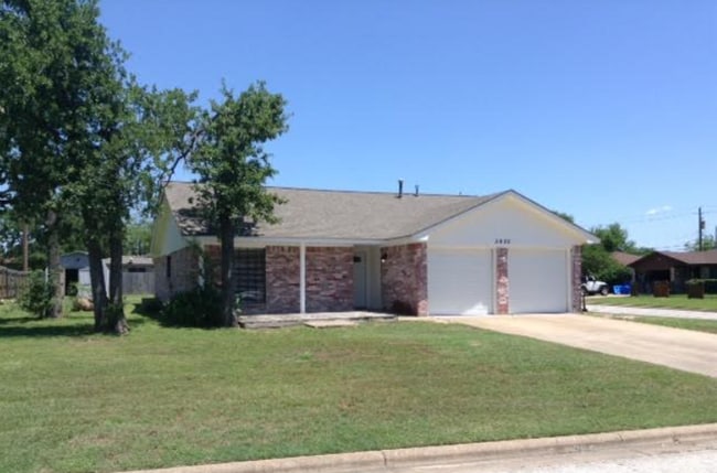 property at 3900 Windwood Cir