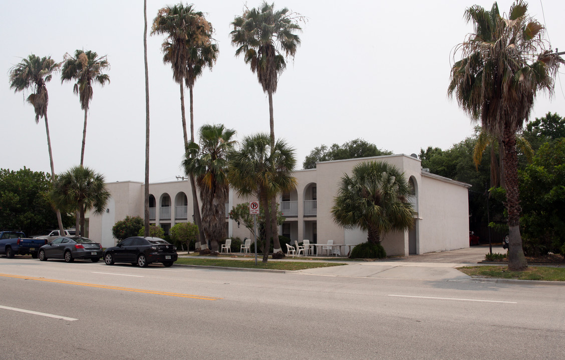 46 E Davis Blvd in Tampa, FL - Foto de edificio