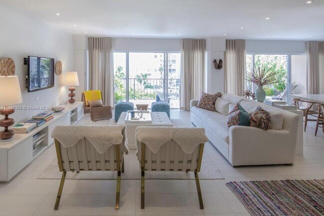 1800 NE 114th St in Miami, FL - Building Photo - Building Photo