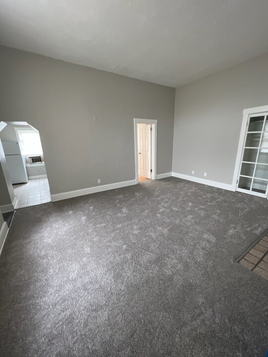 945 Dana Ave, Unit 21 in Cincinnati, OH - Foto de edificio