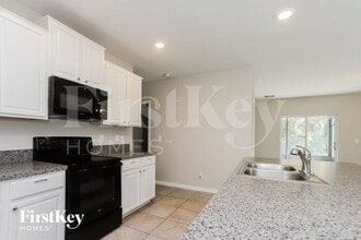 17322 White Mangrove Dr in Wimauma, FL - Building Photo - Building Photo