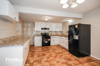 4747 Everman Dr in Las Vegas, NV - Foto de edificio - Building Photo