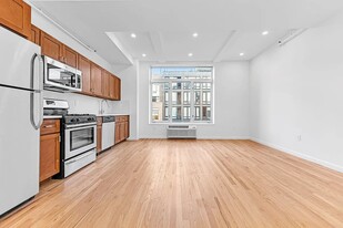 97 Grand St, Unit 5D in Brooklyn, NY - Building Photo - Building Photo